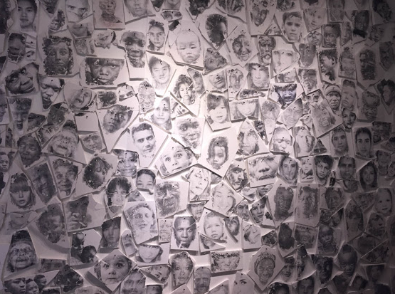 Rocío Villalonga reflexiona sobre l\'emigració a la galeria Alba Cabrera