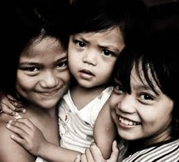 La vida quotidiana de Filipines en 12 retrats fotogràfics, al pati de l\'Ajuntament