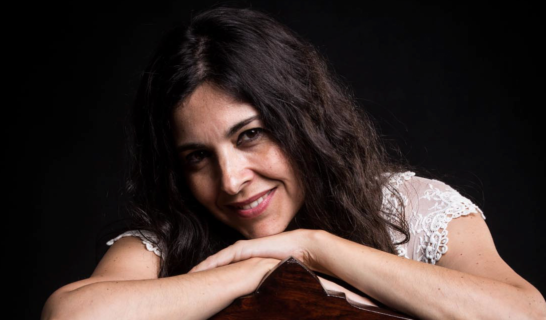 La periodista i cantautora gironina Clara, treu al mercat el seu segon disc