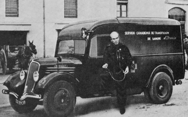 La Universitat de València exposa les fotografies de la vida del metge Norman Bethune