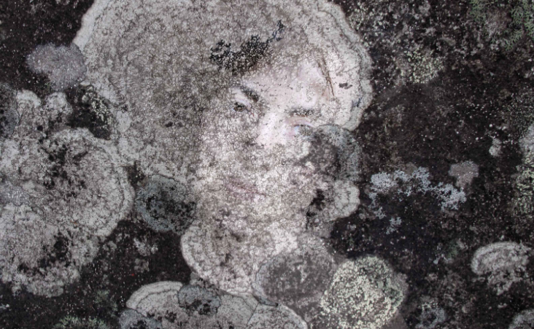 Anna Bahí diu adéu a l\'etapa de l\'autoretrat