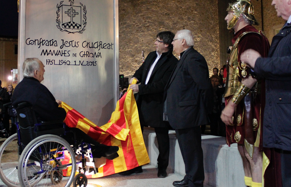 La nova plaça dels Manaies ja llueix escultura