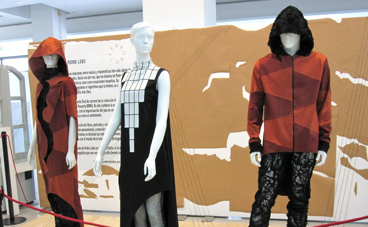 Cultura combina música, matemàtiques i moda en una exposició a la Biblioteca Regional