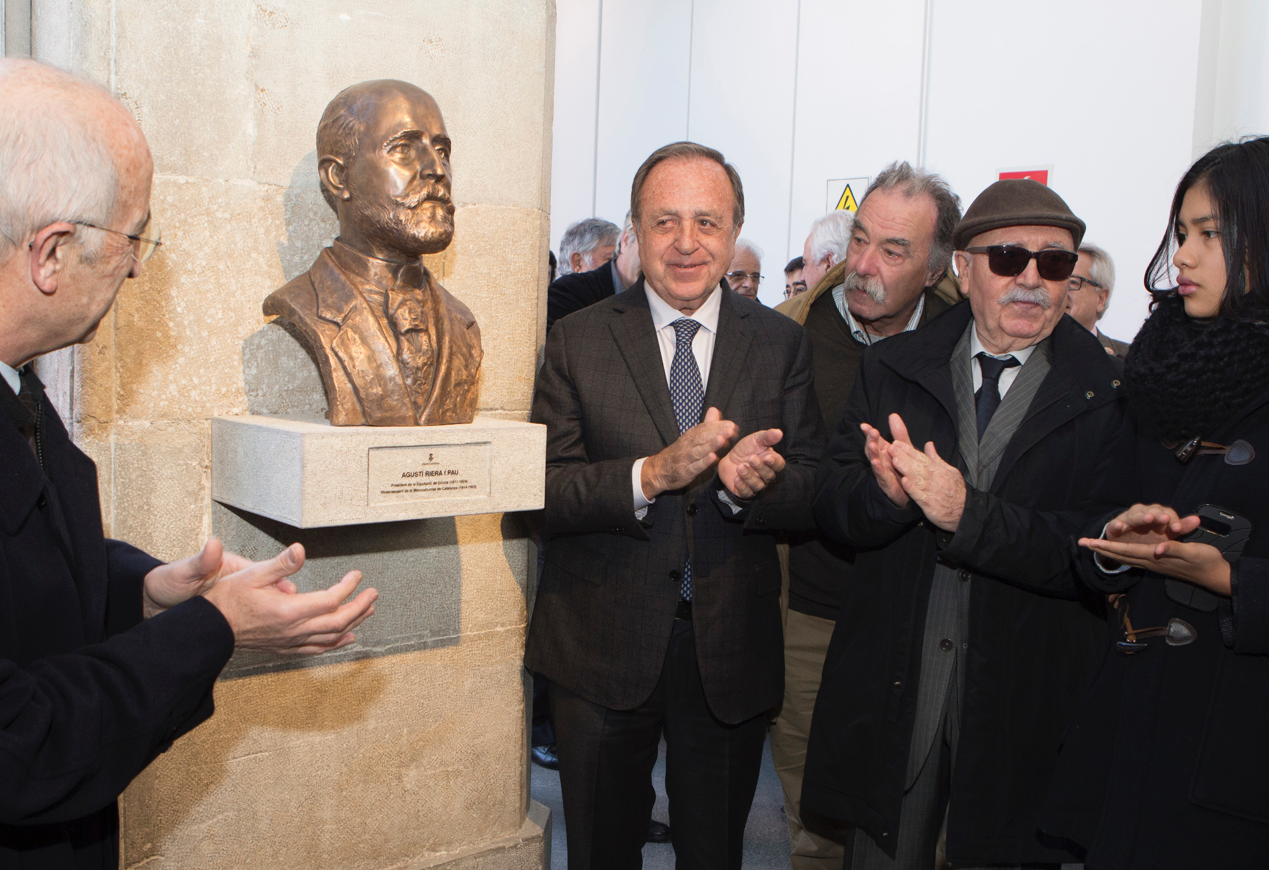 Un bust d\'Agustí Riera i Pau presideix el claustre de la Diputació de Girona