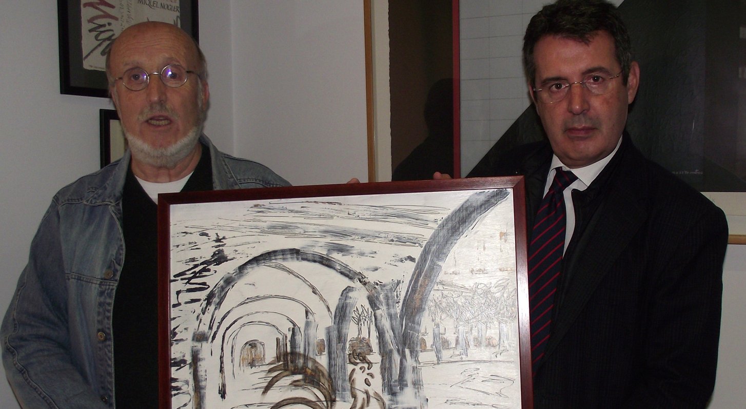 El Gall Xinador fa una donació a la ciutat de Banyoles