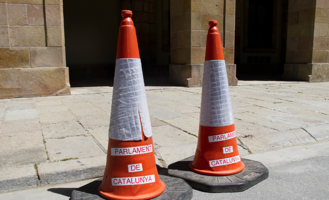 Albert Gusi: la matèria pètria en referència al poder a la Galeria Balaguer