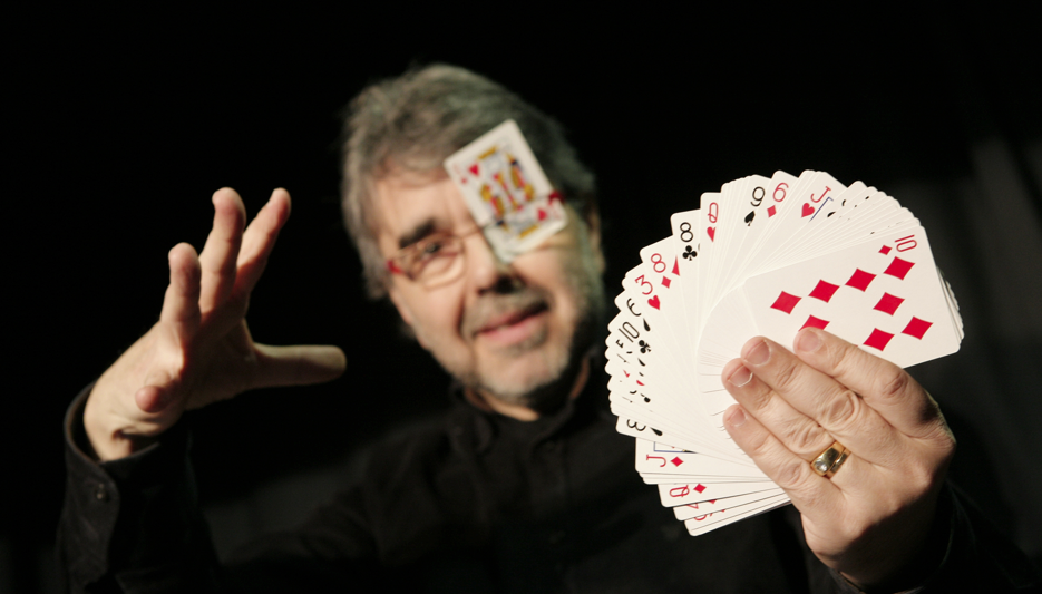 Una exposició dedicada al Mag Selvin inaugura la Fira de Màgia al Carrer