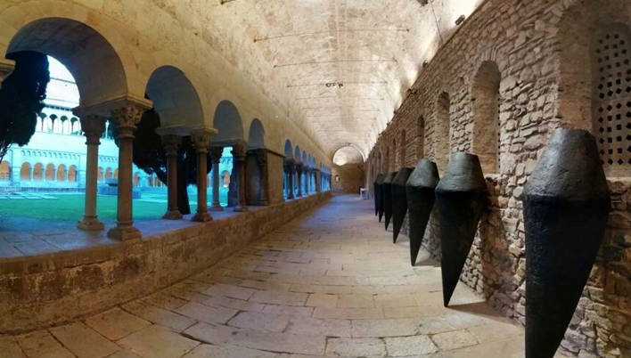 Visita comentada a l\'exposició de Salvador Juanpere al Monestir