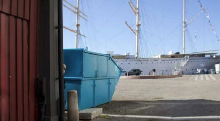 DKV adquireix l’obra “Too Much Melanin” de Núria Güell