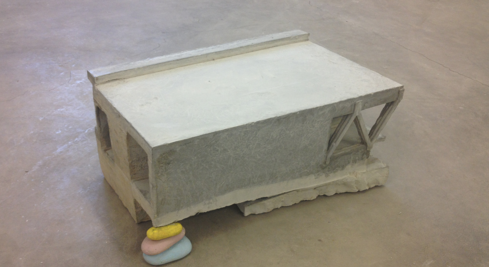 La Capella inaugura “Triple mortal. La precarietat com a estratègia de subssistència”