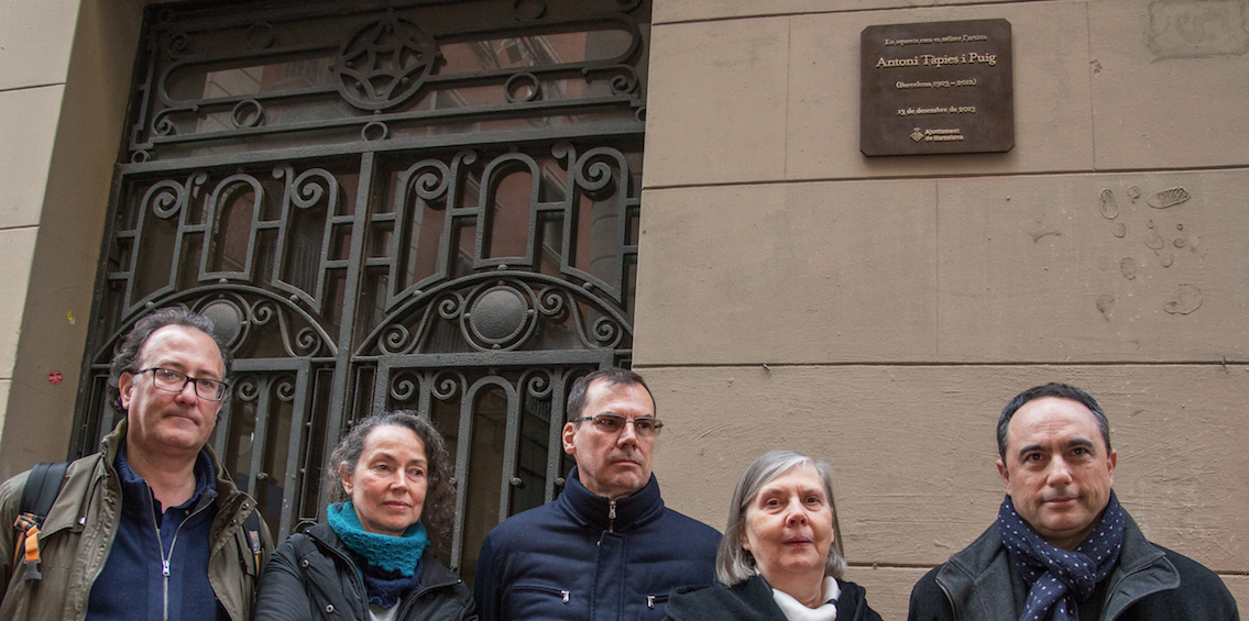 Descoberta una placa a la casa natal d’Antoni Tàpies