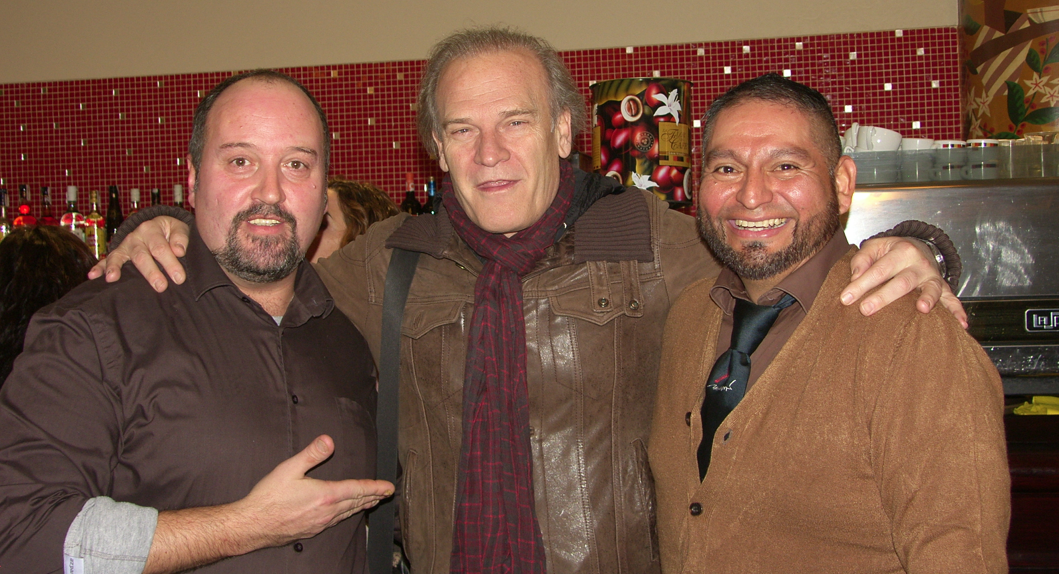 Lluís Homar visita l’exposició Regala art, regala il·lusió