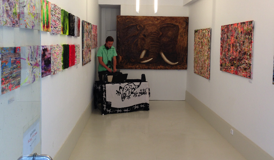 Alex Voinea exposa a la seva galeria de Sitges