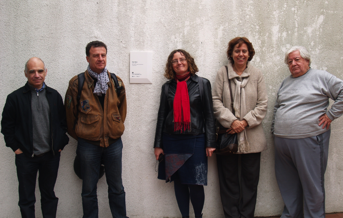 El COAC i la Fundació Docomomo Ibérico col·loquen una placa a la Casa Rozes