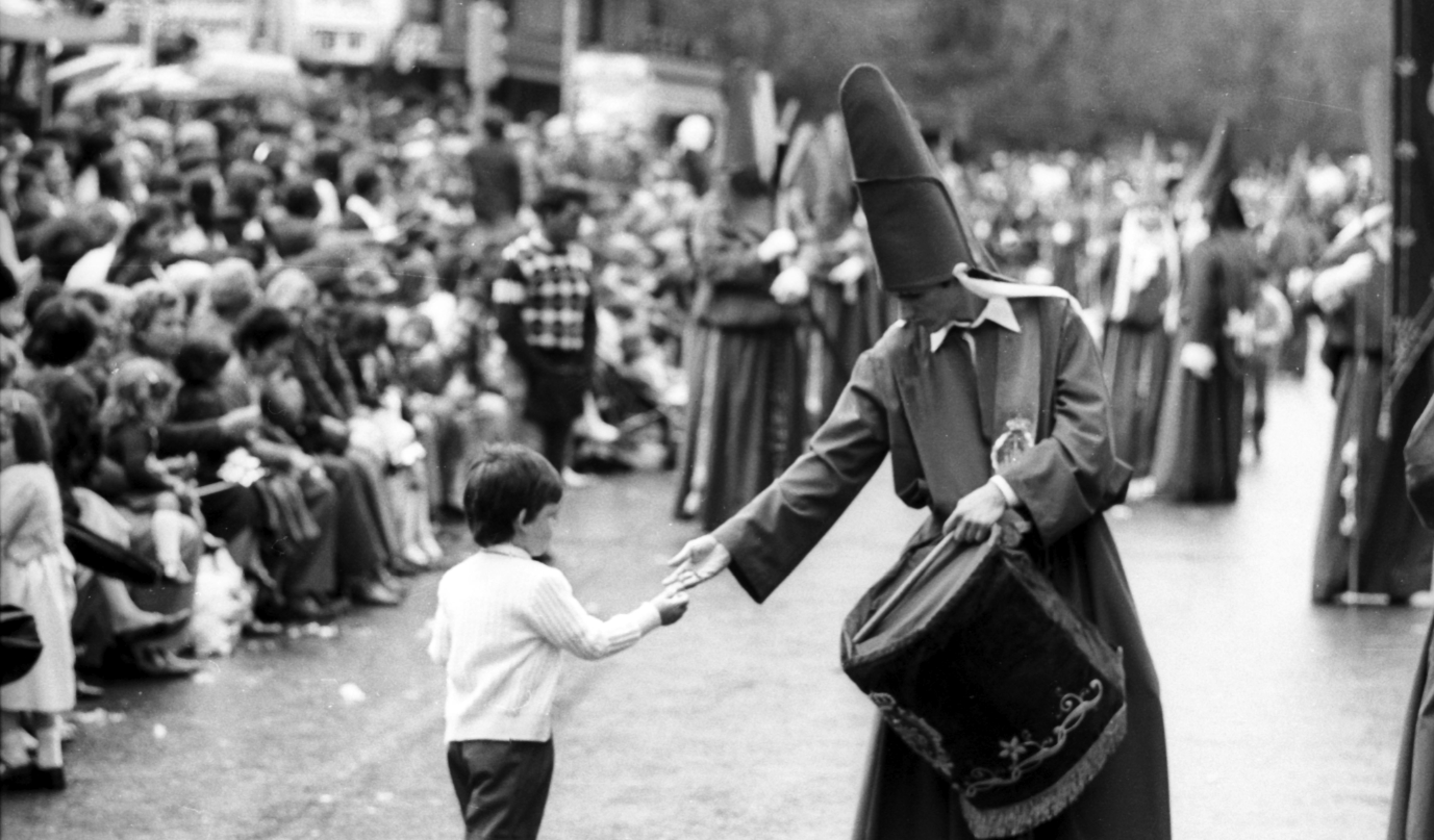 La pàgina web de l\'Arxiu General ofereix imatges dels segles XIX i XX de la Setmana Santa