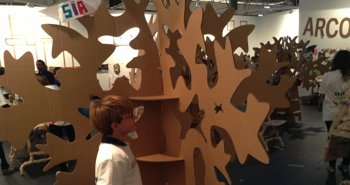 Els nens participen a ARCOmadrid a l\'espai ARCOKids