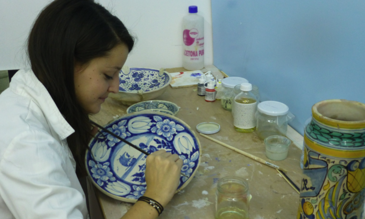 Museus de Sitges restaura ceràmiques i obra sobre paper