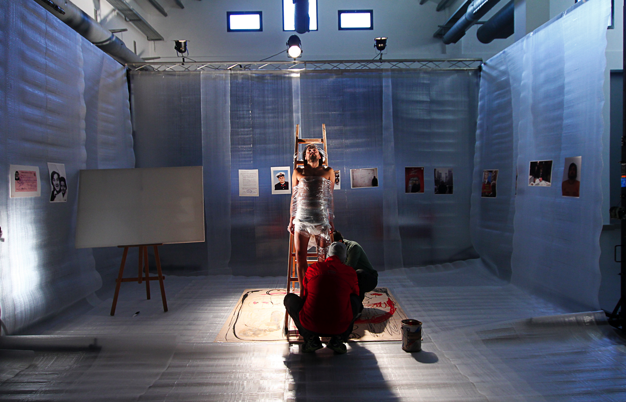 Performance de Xavi Carbonell a la Sala Àgora