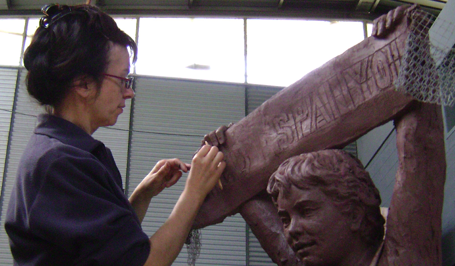 Escultura de Ció Abellí dedicada a l\'afició de l\'Espanyol