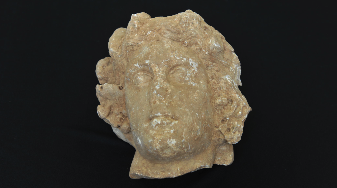 Trobat un cap de marbre a la vil·la romana de la Sagrera