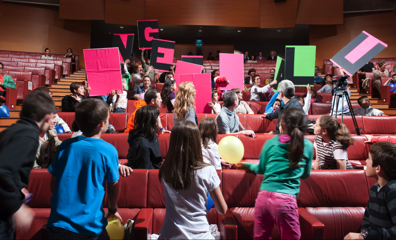 Joves artistes participan en el quinzè aniversari del Guggenheim