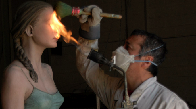 Casto Solano realitza retocs en la restauració de l\'escultura \