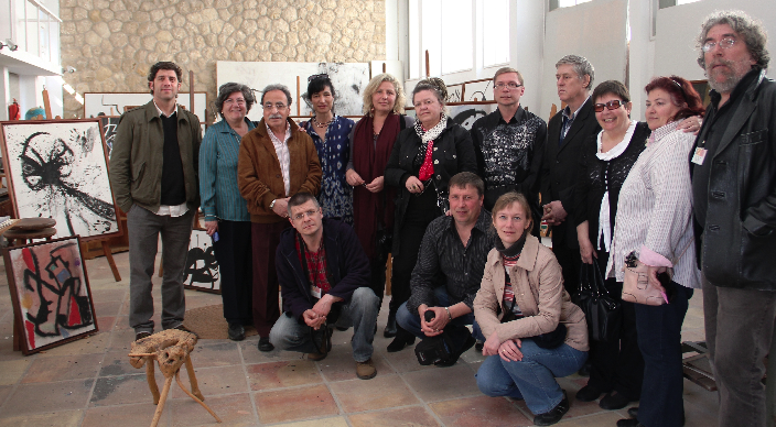 Artistes, galeristes i representants institucionals de Sibèria a la Fundació Miró