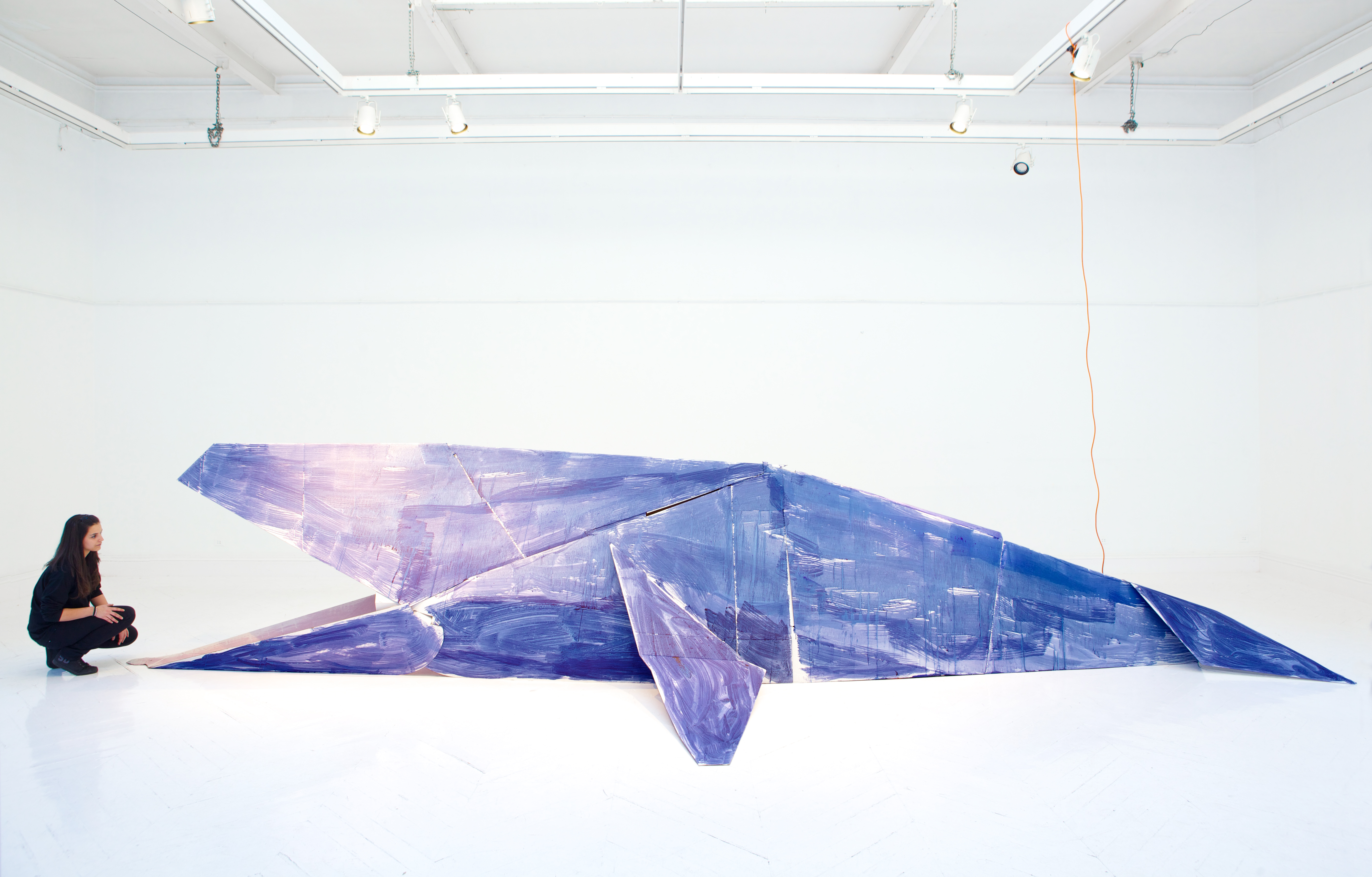 La balena de cartró de Martí Guixé, protagonista de l\'exposició de la Vinçon