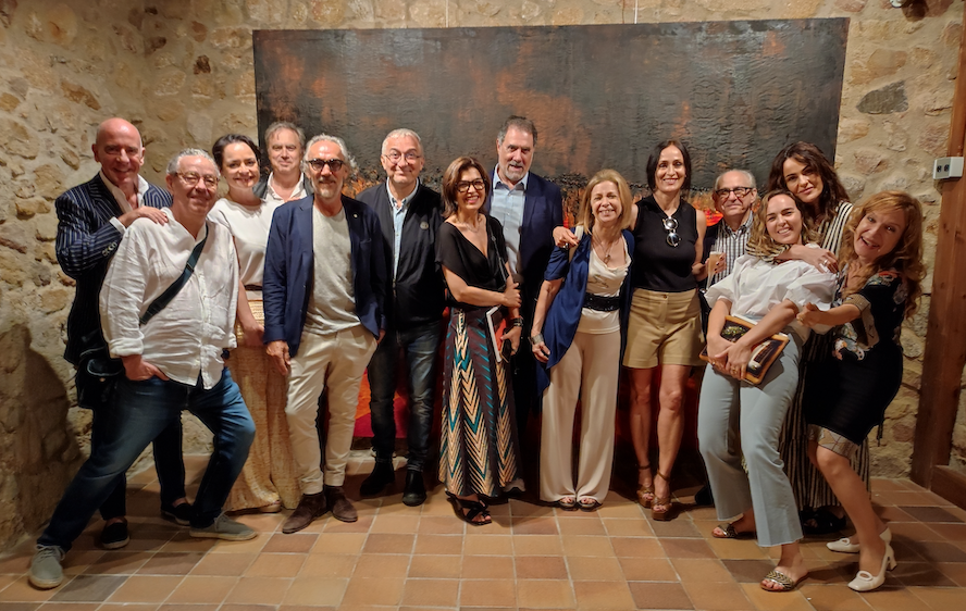Olga Andrino presenta "Ausencias y Multitudes" en el Castillo de Benedormiens