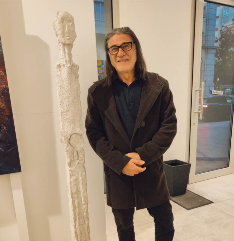 Antoine Chuecos exposes the Dual Art Gallery