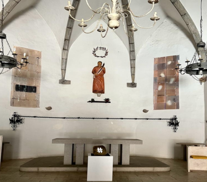 Suse Benedict Stoisser "Nuage rose. Mystères insondables" dans l'église de Sant Llorenç