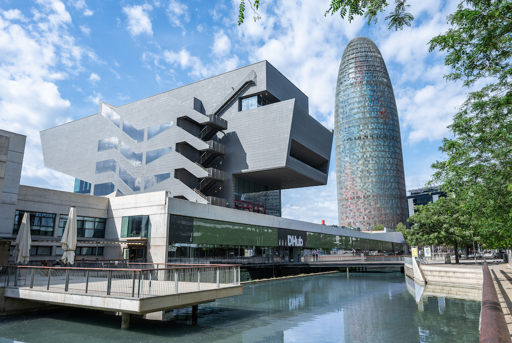 El DHub presenta les exposicions de 2026: arquitectura, disseny i moda en clau catalana