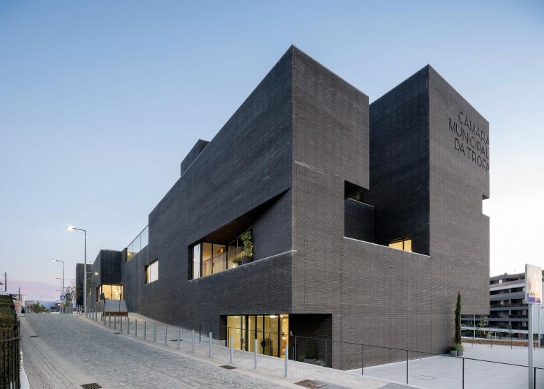 Trofa convierte su memoria industrial en arquitectura cívica: Ayuntamiento, Edificio del Año