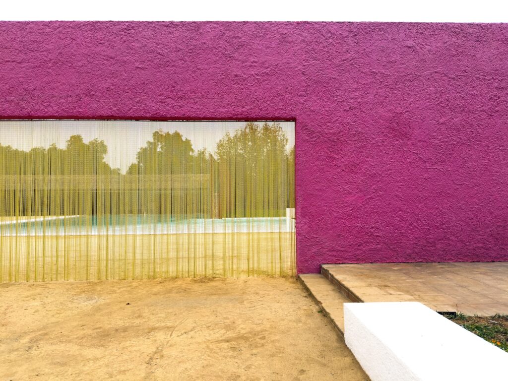 La Cuadra, où le temps est une fête mouvante : une intervention entre Félix González-Torres et Luis Barragan