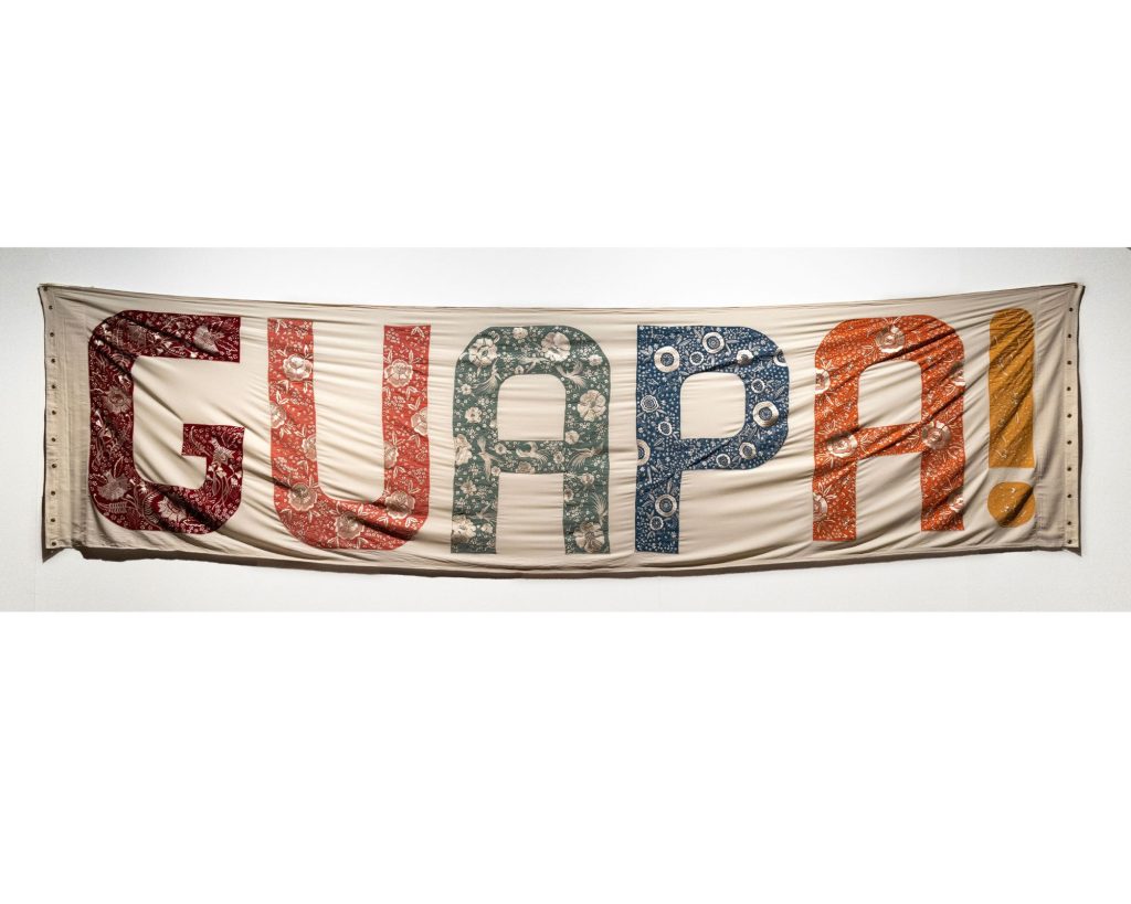 Contra la jerarquia dels materials: A mig foc sacseja el relat