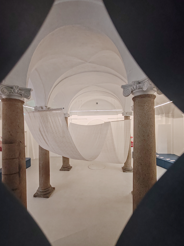 Hilvanadas transforma el hilo en poesía y activismo en el Instituto Cervantes de Milán