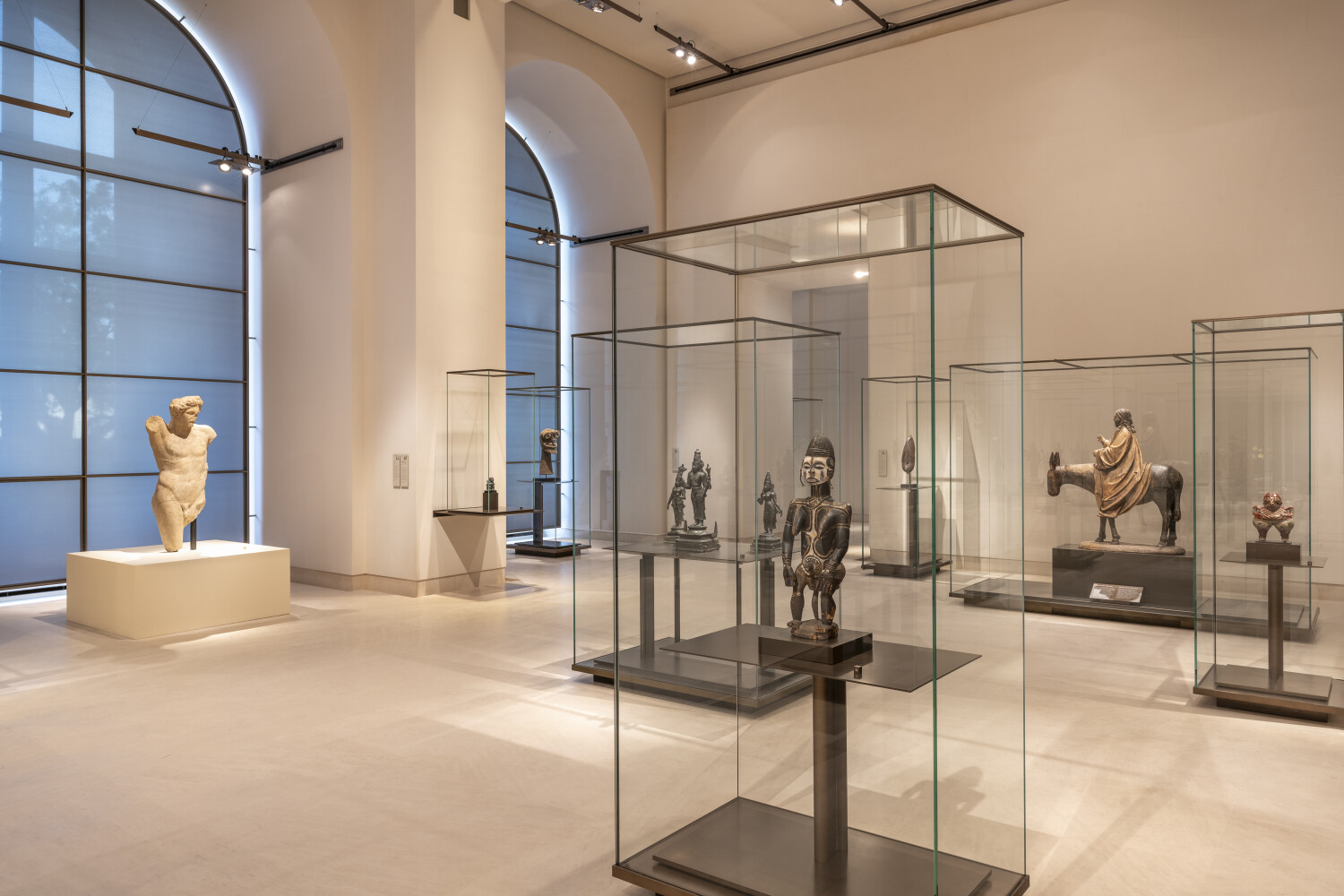 L’art dels cinc continents confrontats al Louvre