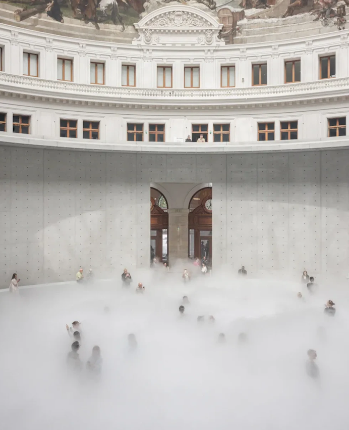 Fujiko Nakaya transforma París en un océano de niebla