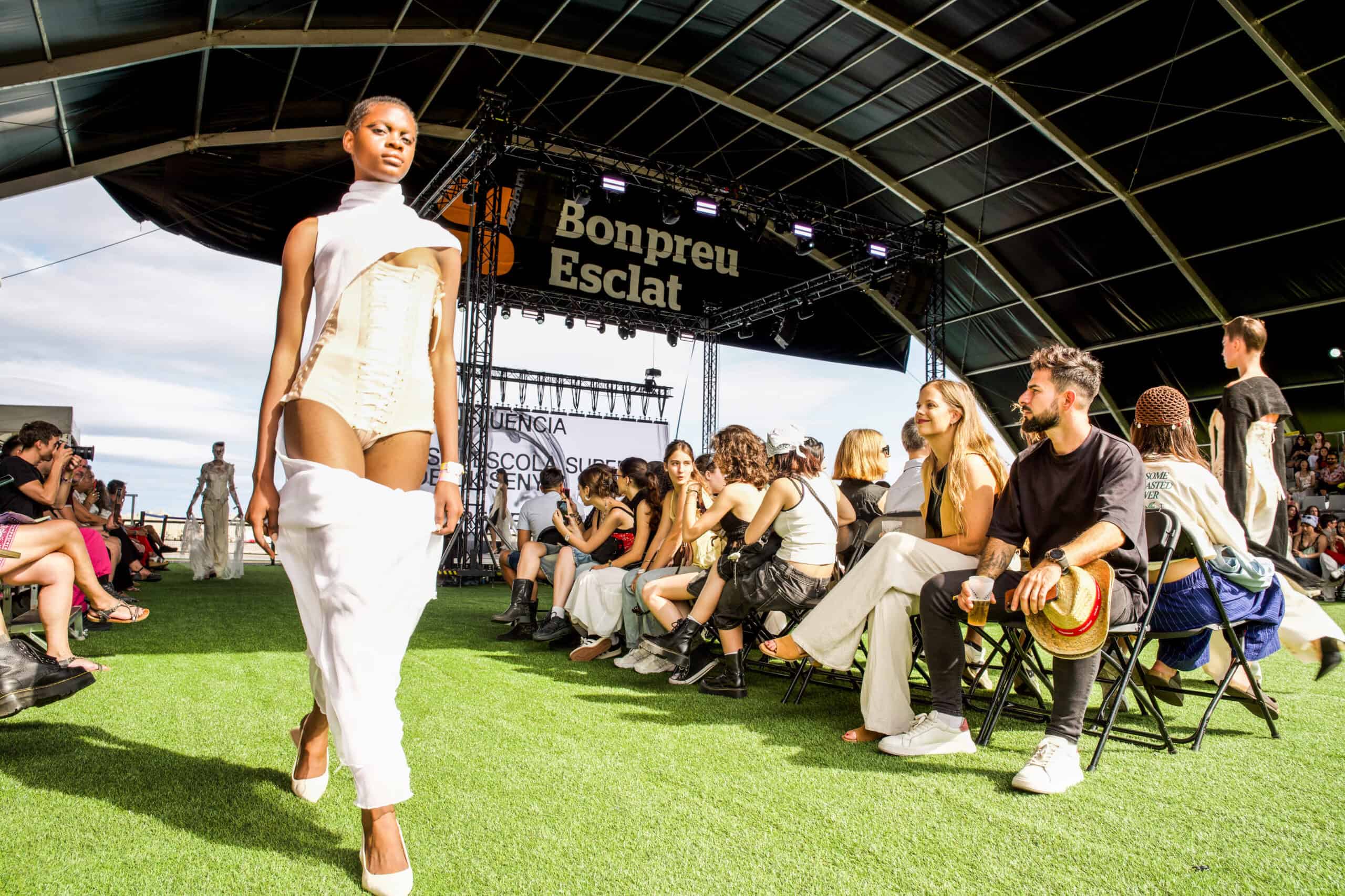 Desfile de moda ESDI 2026 en La Roca Village