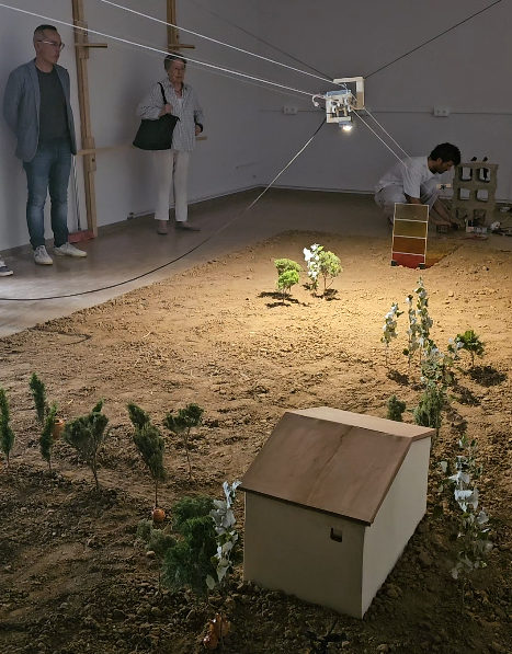 La llum com a arquitectura de la memòria: Josep Poblet transforma el mas mediterrani en una experiència artística a Tortosa