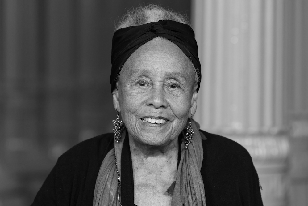 Muere Betye Saar, pionera del arte afroamericano y referente del assemblage contemporáneo