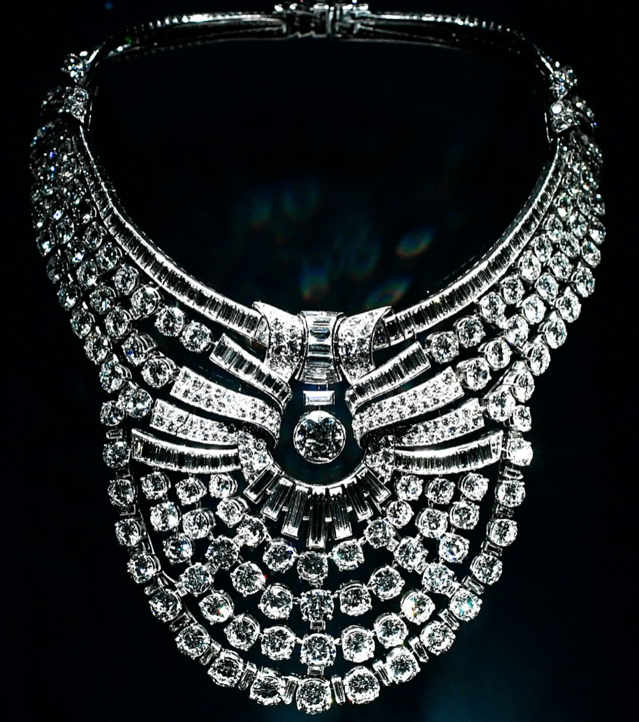 Roban en Viena un collar de 673 diamantes que perteneció a la reina de Egipto