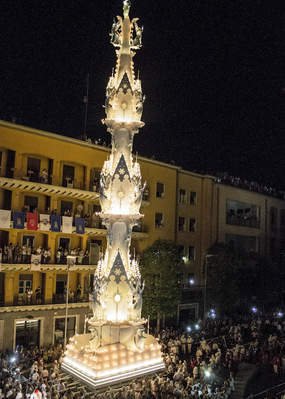 Viterbo enciende su ‘campanario que camina’ en honor a Santa Rosa