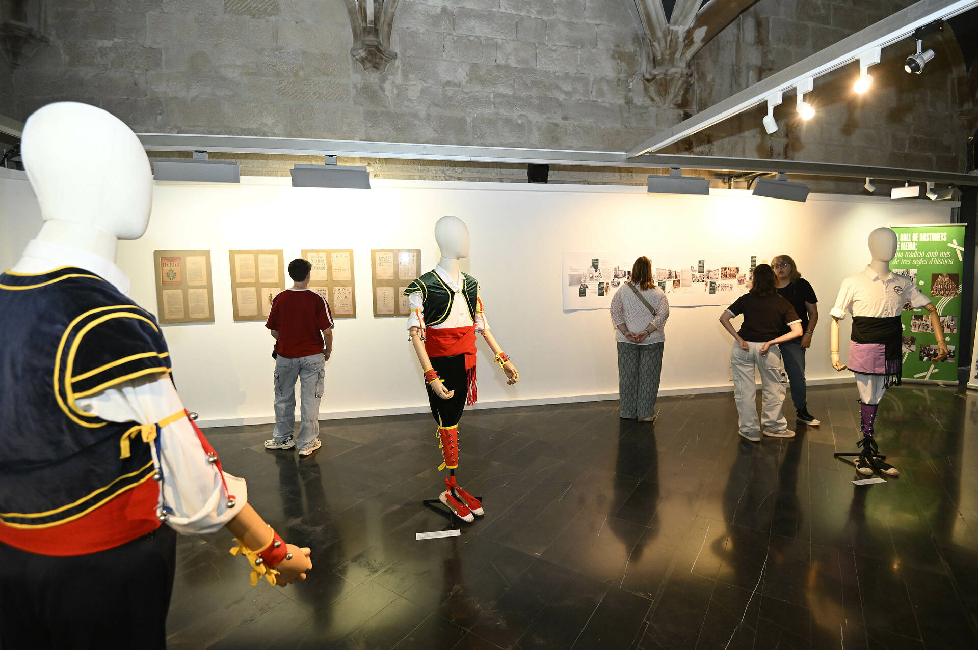 325 anys fent bategar els bastons de Lleida