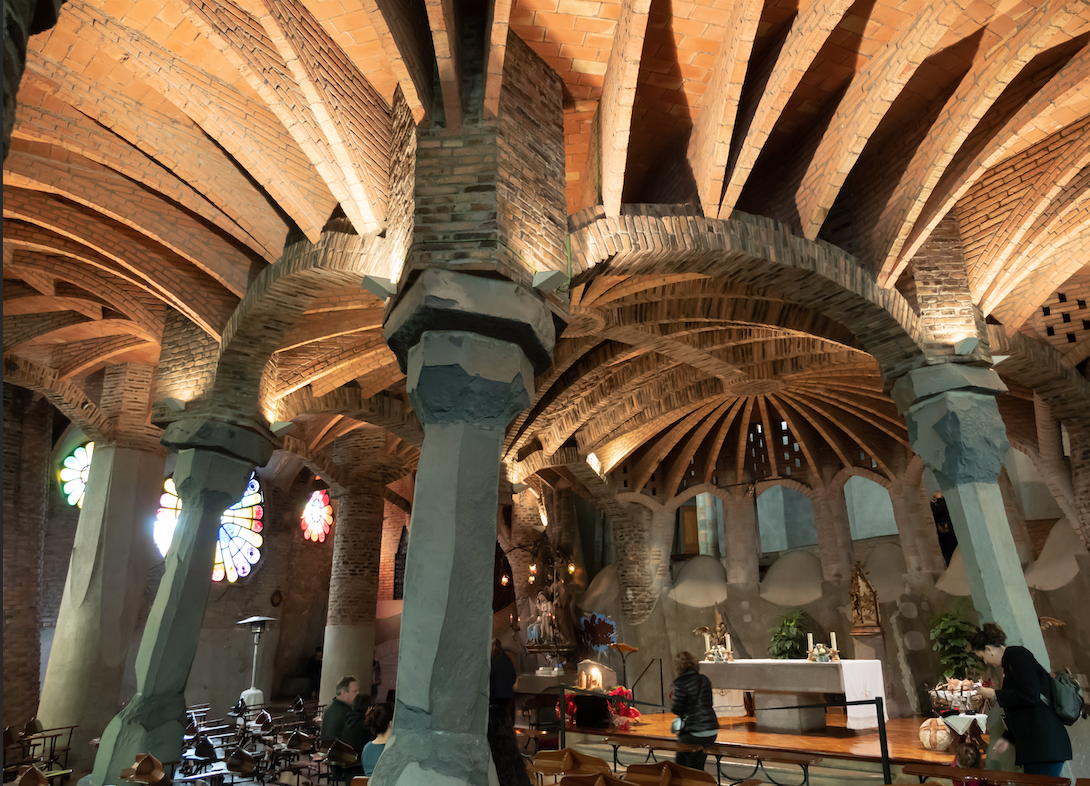 Gaudí, entre el so, els jardins i la geometria
