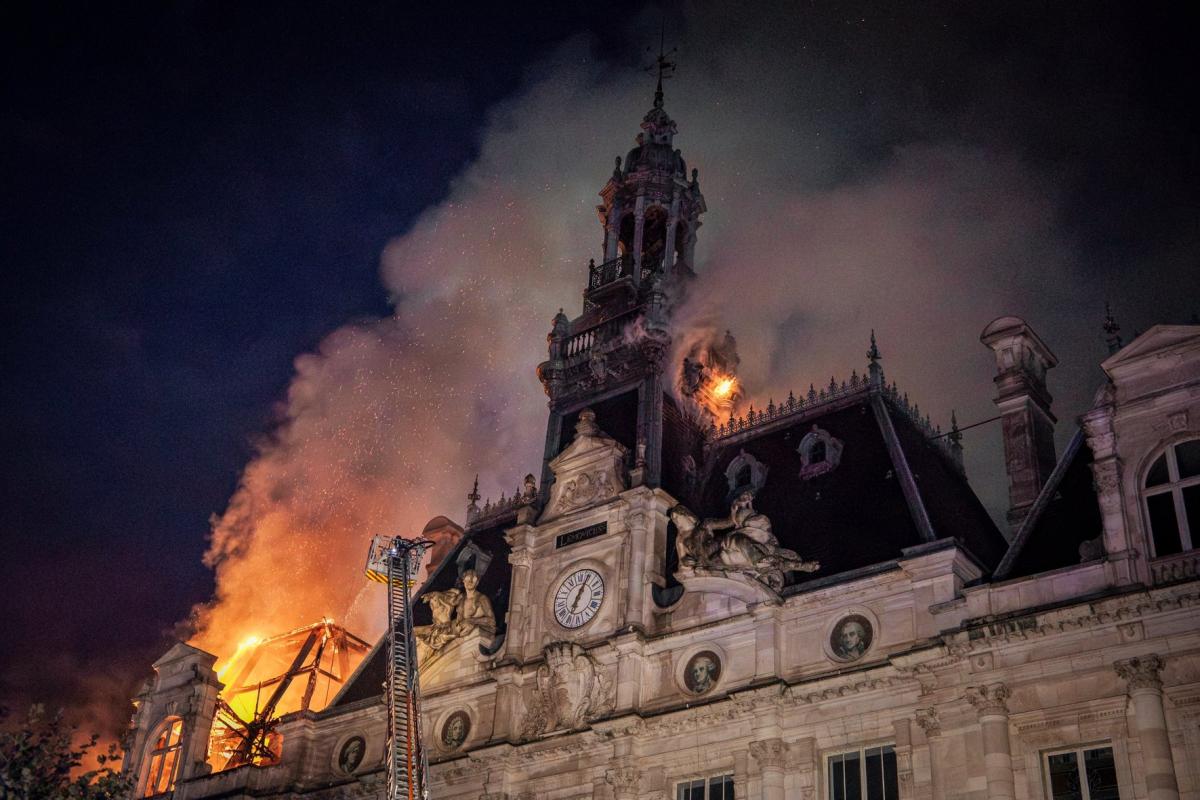 Francia en llamas, el Louvre bloqueado y el patrimonio de Limoges devastado