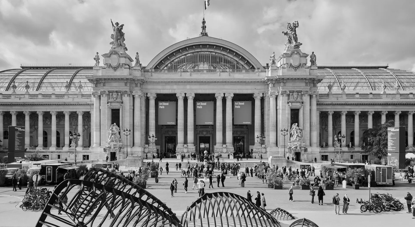 Art Basel París adelanta su clausura por las protestas en la capital francesa